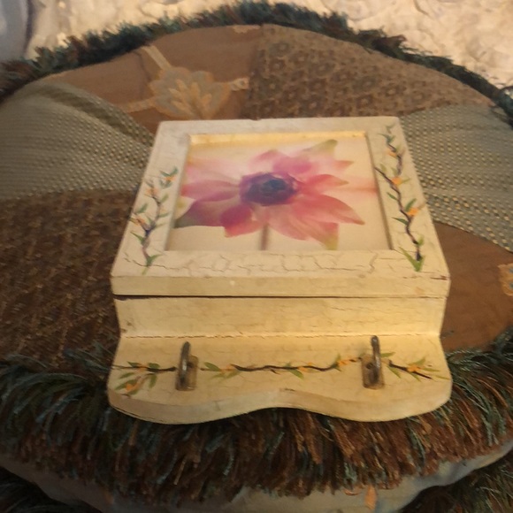 Beautiful Shabby Chic Floral Jewelry Box that can be hung on a wall! - Picture 9 of 13